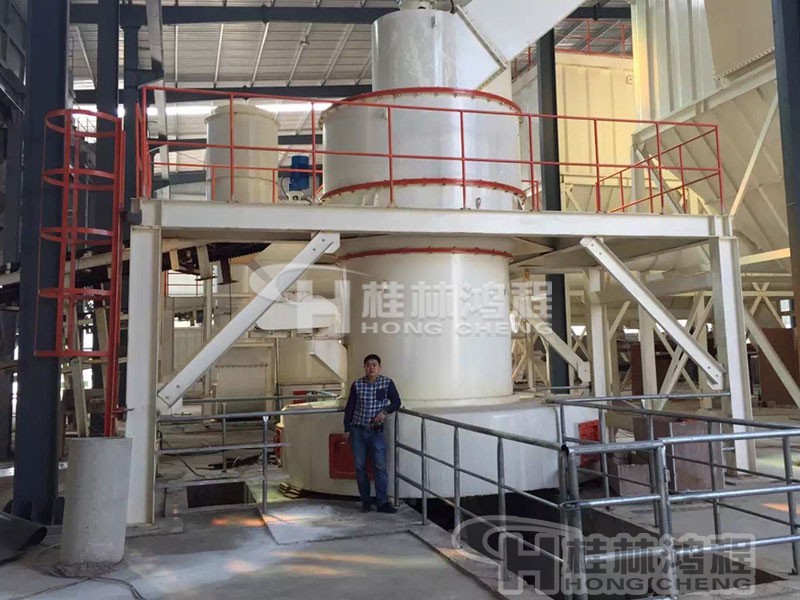 桂林鴻程葉臘石微粉雷蒙磨粉機:HC擺式磨粉機 桂林鴻程葉臘石微粉雷蒙磨粉機 HC2000擺式磨粉機