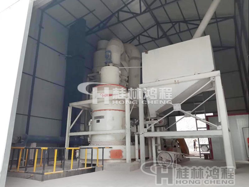 石灰石磨粉機設(shè)備350目時產(chǎn)20噸湖北 HC1700石灰石磨粉機設(shè)備350目時產(chǎn)20噸湖北客戶現(xiàn)場圖片